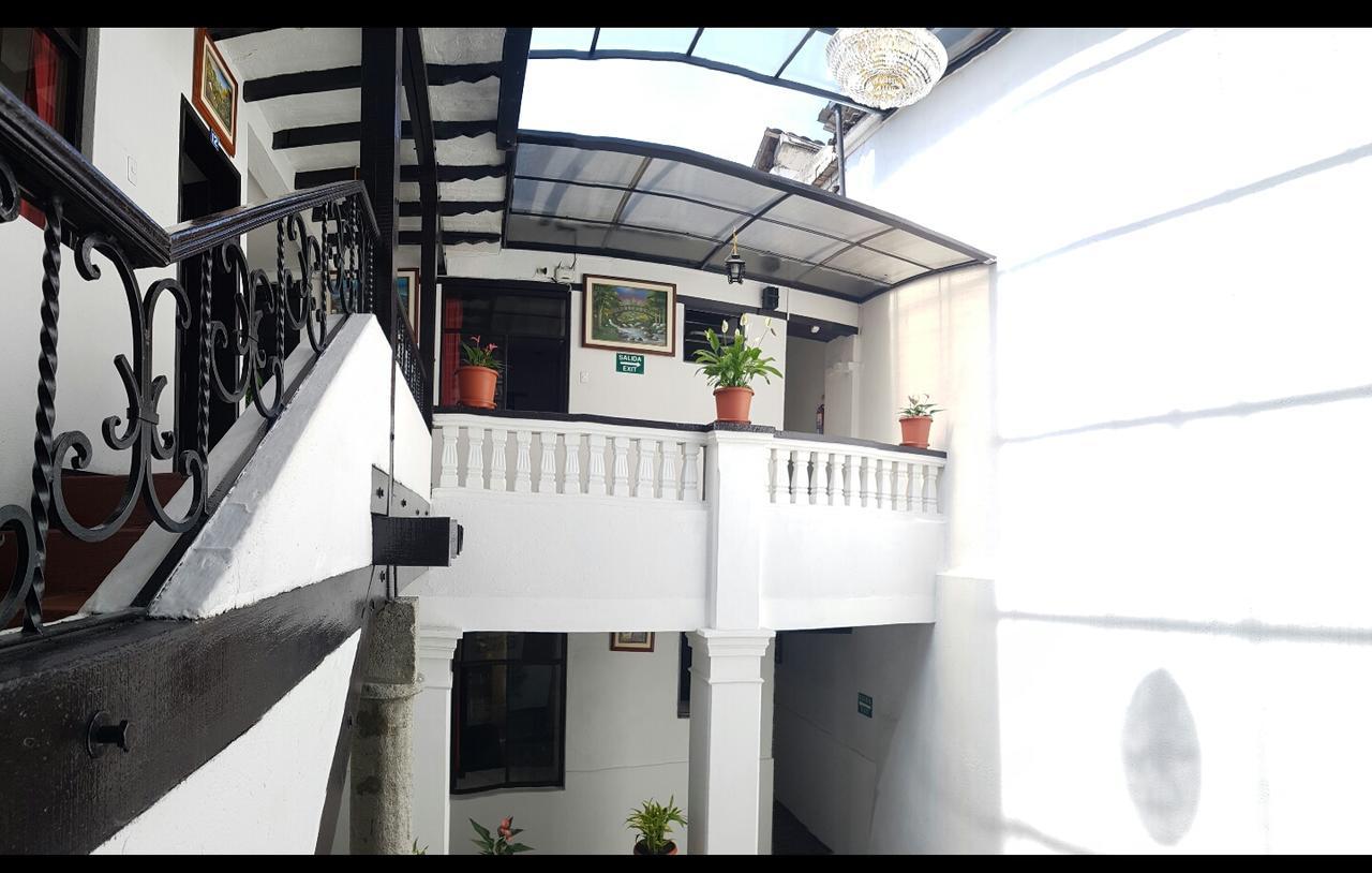 Hostal Flores キト エクステリア 写真