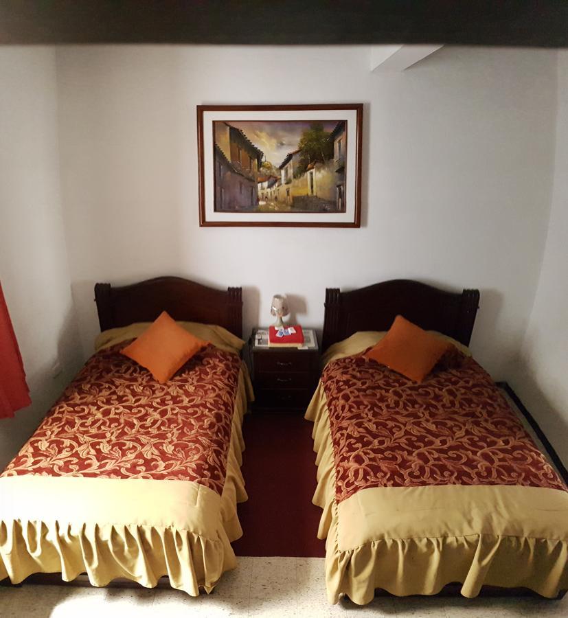 Hostal Flores キト エクステリア 写真